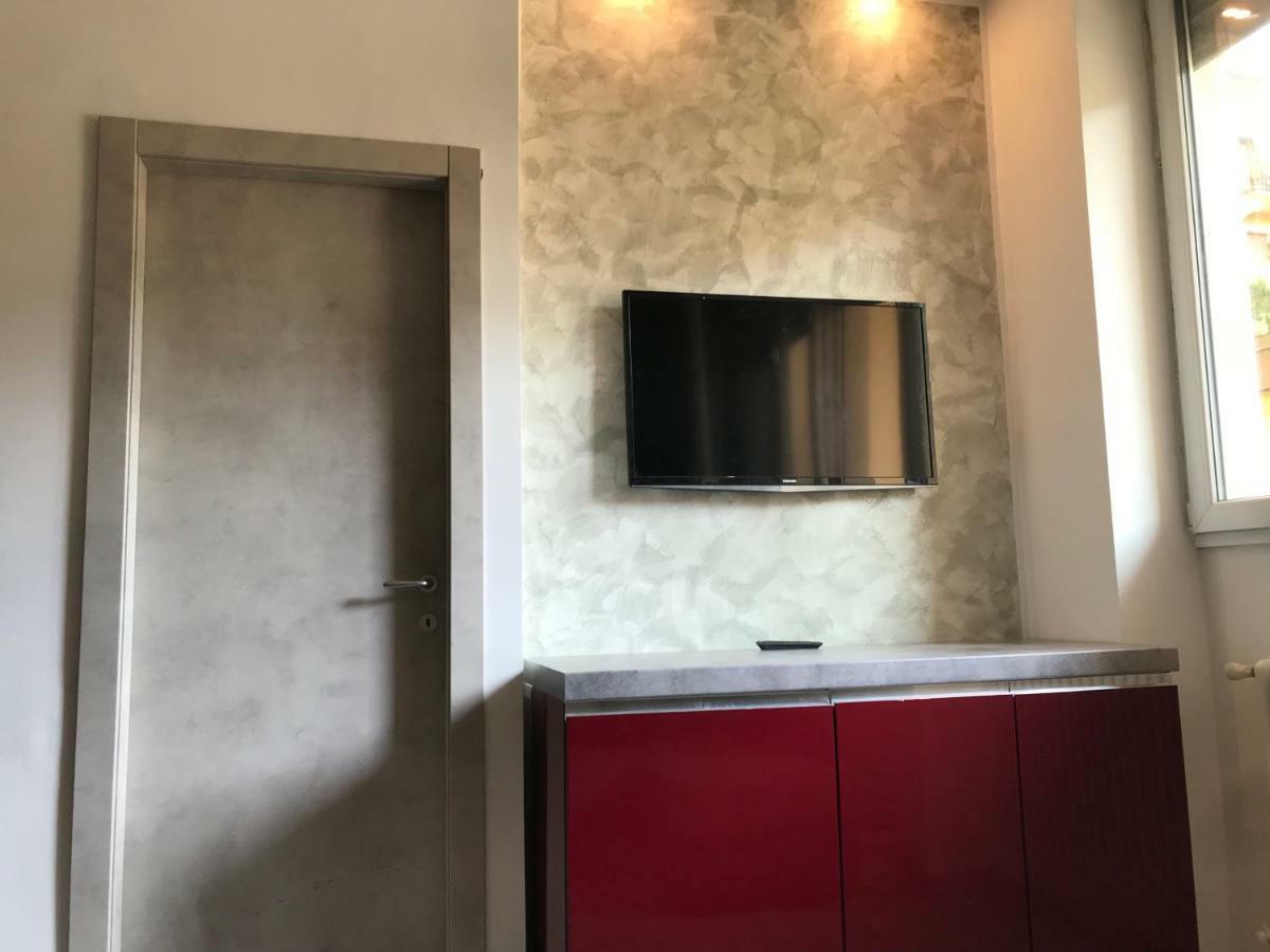 Accogliente Bilocale Apartment มิลาน ภายนอก รูปภาพ